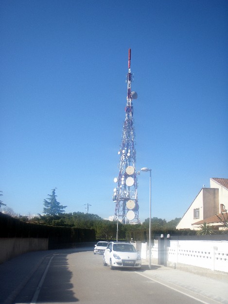 Torre de comunicacions i telefonia mòbil a Alpicat per Joan Carles López