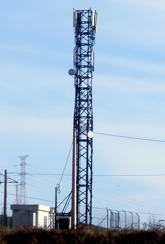 Torre de comunicacions i telefonia mòbil a Subirats per Joan Carles López